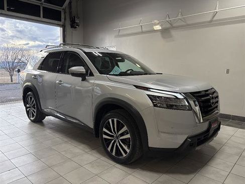 Used 2023 Nissan Pathfinder Platinum image 5