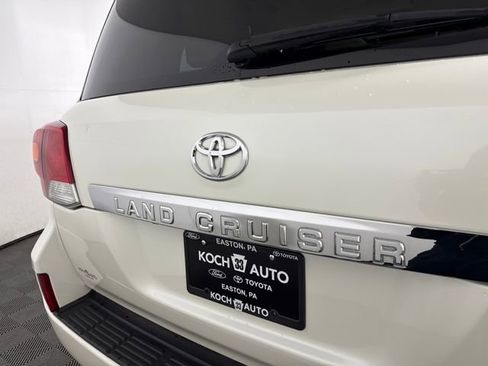Used 2013 Toyota Land Cruiser image 19