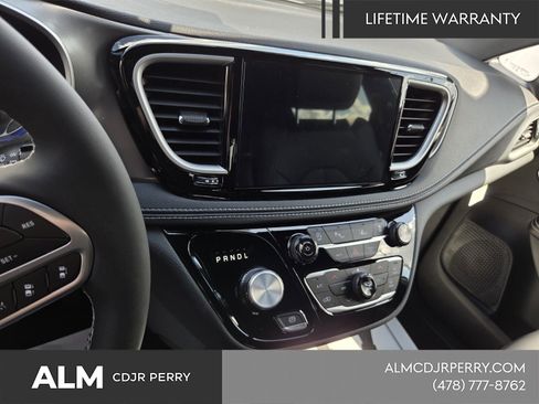 New 2026 Chrysler Pacifica Select image 21