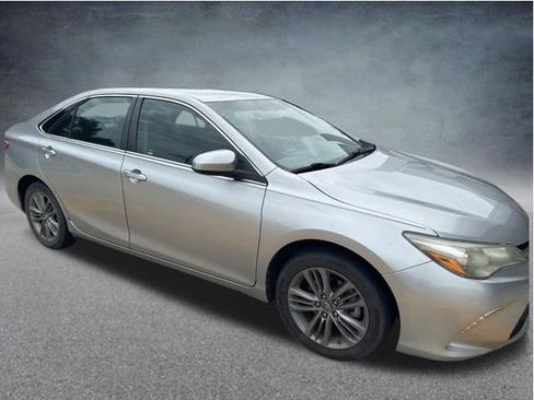 Used 2017 Toyota Camry SE FWD image 9
