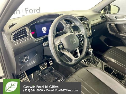 Used 2022 Volkswagen Tiguan SE R-Line AWD/4WD image 3