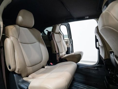 Used 2024 Toyota Sienna XLE image 34