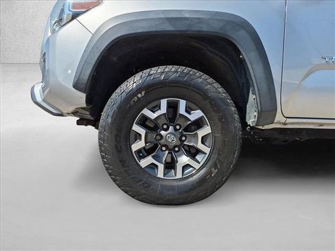 Used 2018 Toyota Tacoma TRD Off-Road AWD/4WD image 23