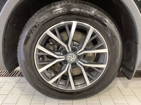 Used 2020 Volkswagen Tiguan SE w/ Panoramic Sunroof Package image 19