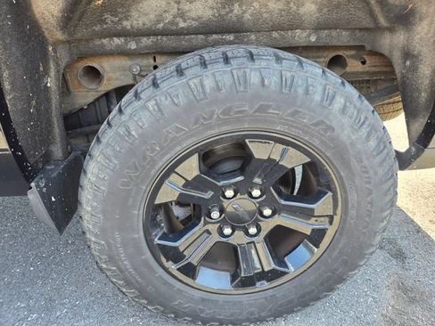 Used 2016 Chevrolet Silverado 1500 LT w/ Midnight Edition AWD/4WD image 29