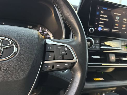 Certified 2023 Toyota Highlander XLE image 19