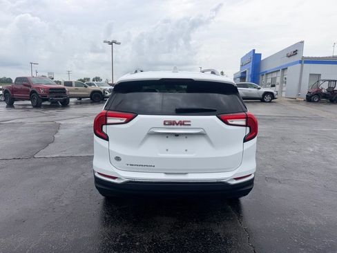 Used 2023 GMC Terrain SLT FWD image 3
