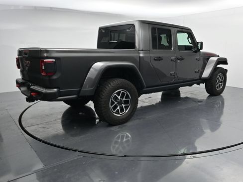 Used 2025 Jeep Gladiator Rubicon AWD/4WD image 8