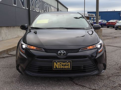Used 2024 Toyota Corolla LE FWD image 2