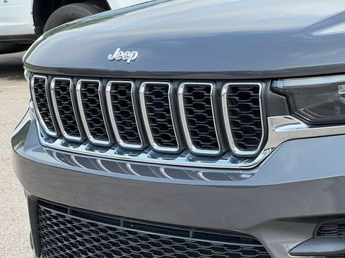 Used 2025 Jeep Grand Cherokee Laredo X w/ Luxury Tech Group I AWD/4WD image 40