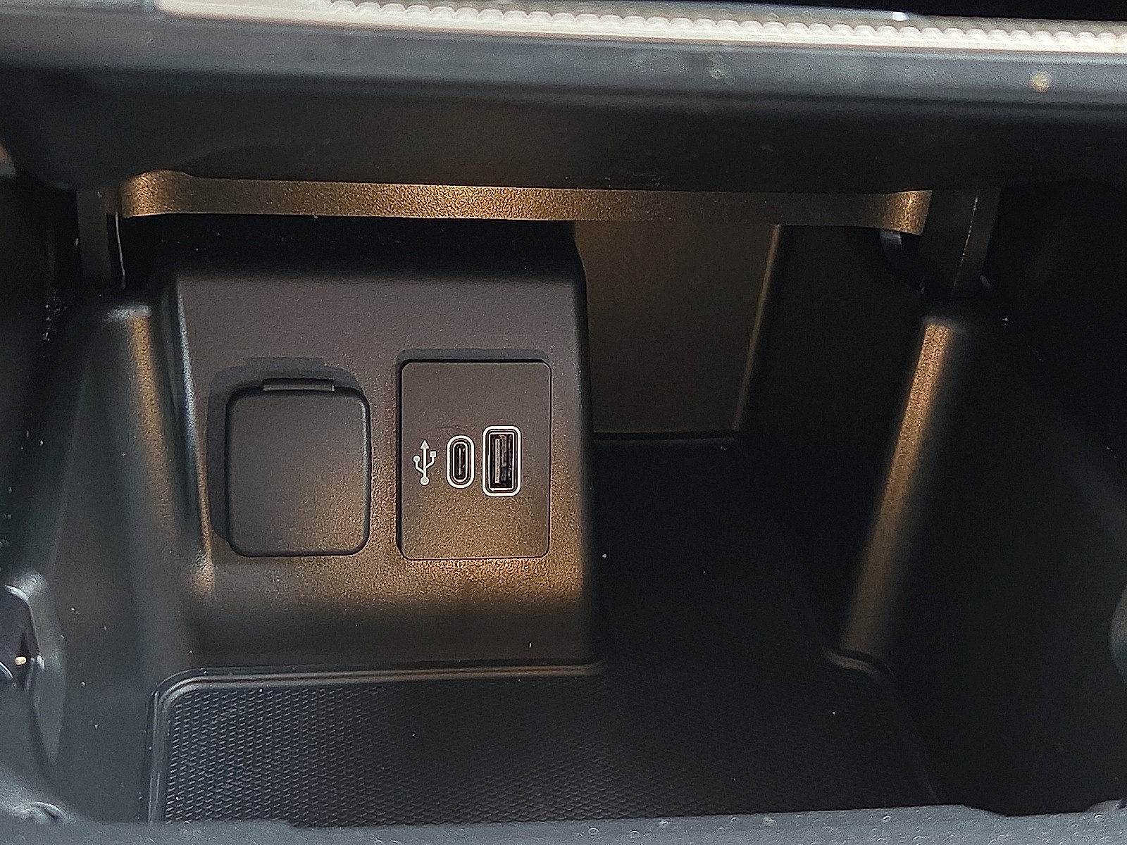 Used 2025 Ford Explorer Active RWD image 18
