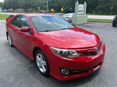 Used 2014 Toyota Camry SE FWD image 1