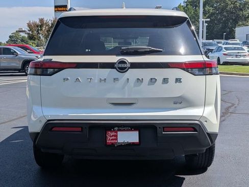 Used 2024 Nissan Pathfinder SV FWD image 9