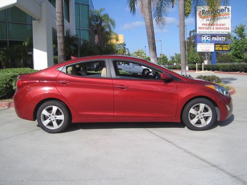 Used 2012 Hyundai Elantra GLS w/ Preferred Pkg 3 FWD image 2