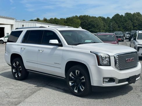 Used 2017 GMC Yukon Denali w/ Open Road Package AWD/4WD image 3