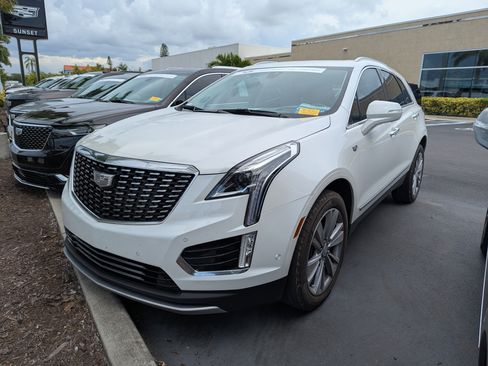 Certified 2024 Cadillac XT5 Premium Luxury w/ Technology Package FWD image 3