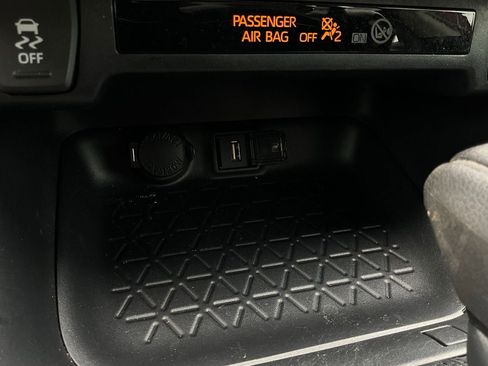 Used 2020 Toyota RAV4 LE image 22