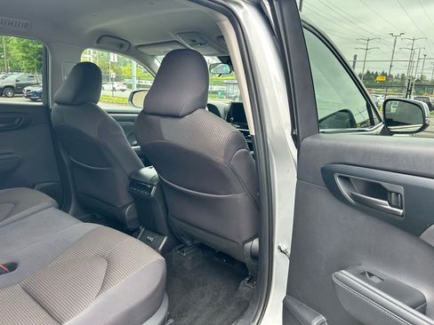 Certified 2025 Toyota Highlander LE FWD image 14