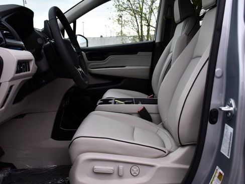 New 2026 Honda Odyssey Touring image 12