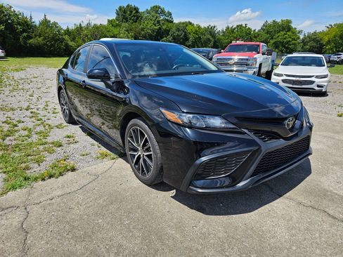 Used 2023 Toyota Camry SE FWD image 2