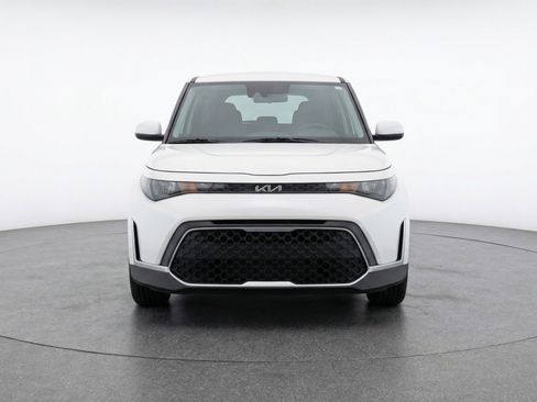 Used 2025 Kia Soul LX w/ LX Technology Package image 2