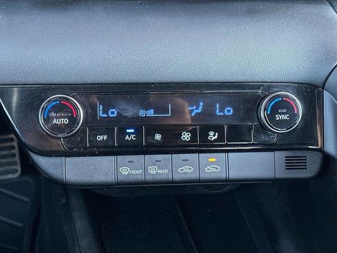 Used 2025 Hyundai Elantra Sport w/ Cargo Package image 19