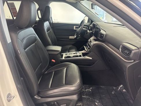 Used 2021 Ford Explorer XLT w/ Equipment Group 202A image 25