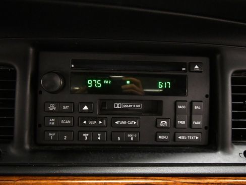 Used 2007 Ford Crown Victoria LX image 22