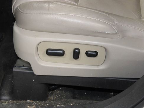 Used 2015 Ford Explorer XLT w/ Equipment Group 202A image 16