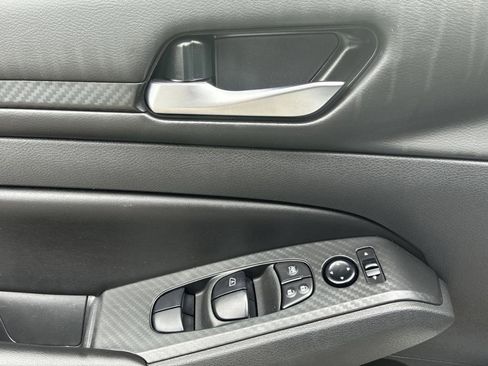 Used 2024 Nissan Altima 2.5 SV FWD image 33