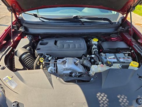 Used 2019 Jeep Cherokee Limited AWD/4WD image 30