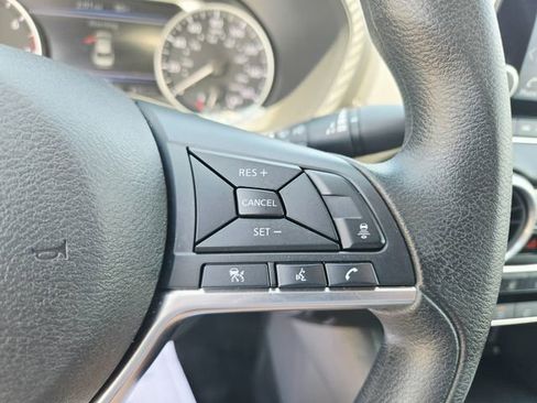Used 2025 Nissan Sentra SV FWD image 21