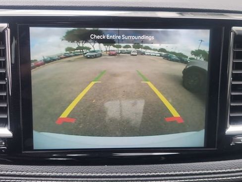 Used 2023 Chrysler Pacifica Touring-L FWD image 13