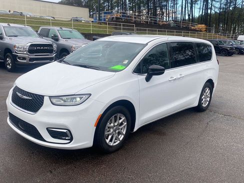 Certified 2025 Chrysler Pacifica Select image 1