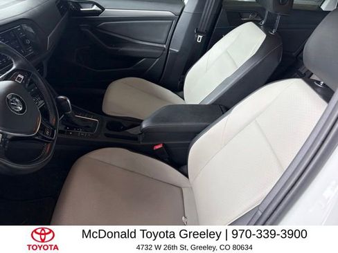 Used 2019 Volkswagen Jetta R-Line FWD image 9