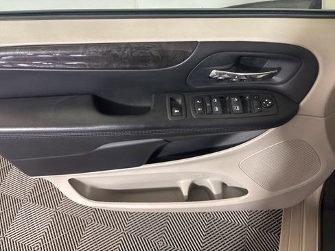 Used 2015 Dodge Grand Caravan SXT w/ UConnect Hands-Free Group image 20