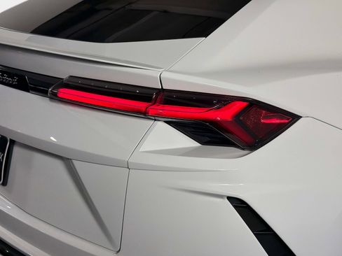 Used 2019 Lamborghini Urus AWD/4WD image 16