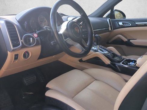 Used 2018 Porsche Cayenne S image 10