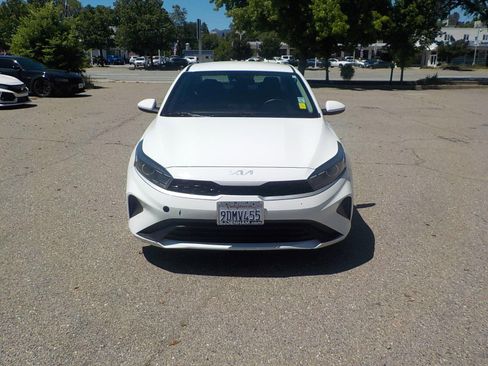 Used 2023 Kia Forte LX FWD image 3