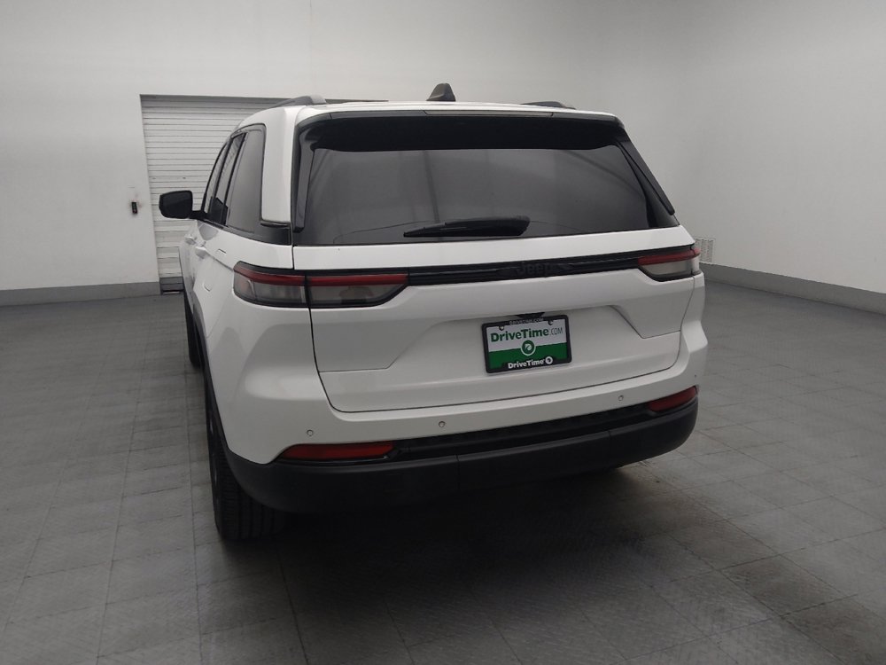 Used 2023 Jeep Grand Cherokee Altitude RWD image 6