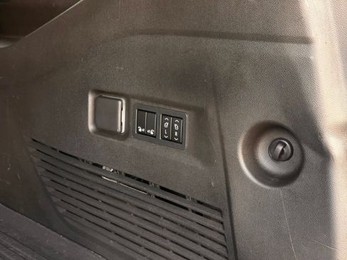 Used 2021 Chevrolet Suburban LT w/ LT Signature Package RWD image 52
