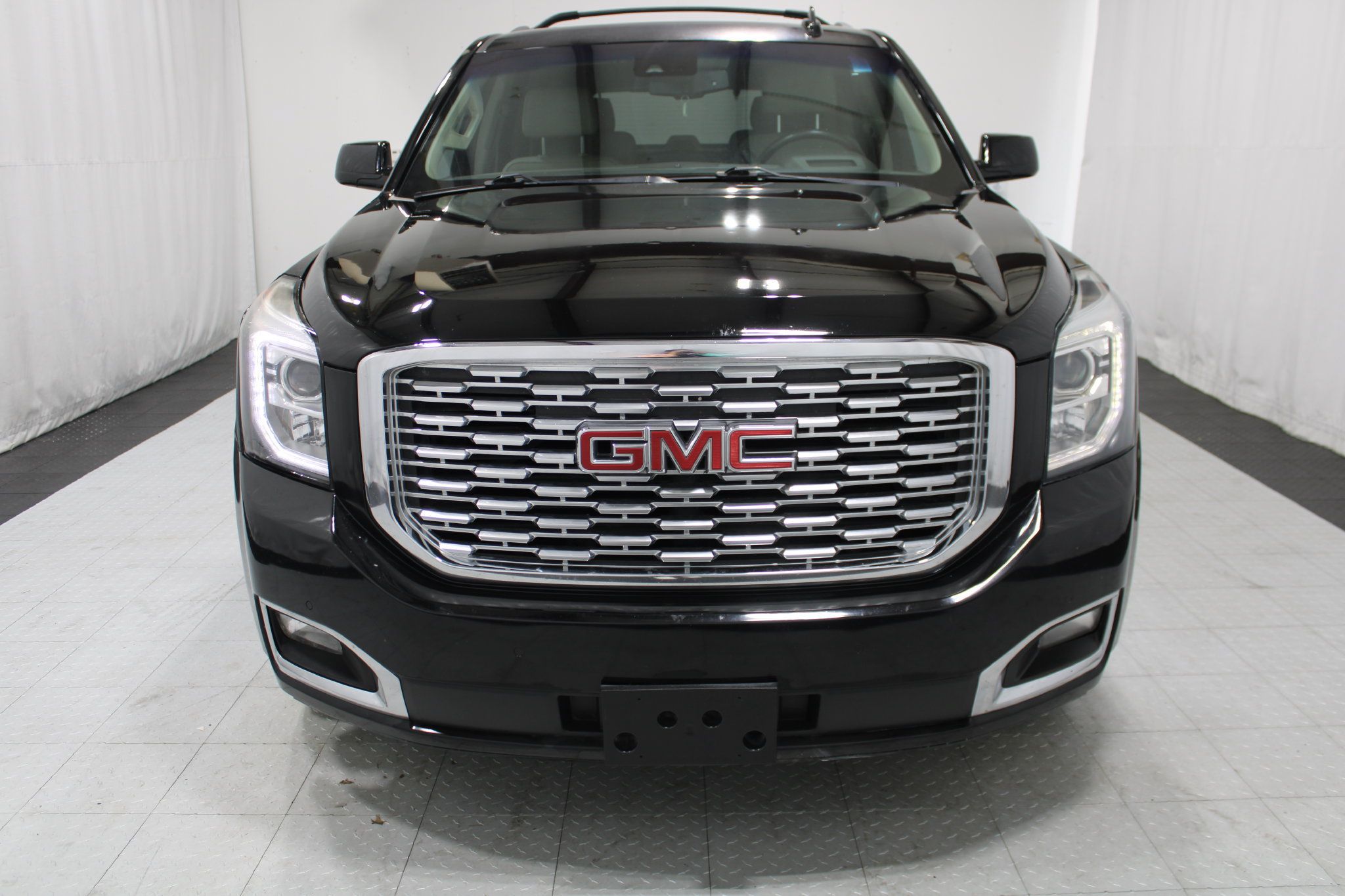 Used 2019 GMC Yukon Denali w/ Denali Ultimate Package AWD/4WD image 3