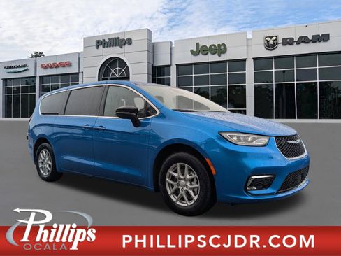 New 2026 Chrysler Pacifica Select FWD image 1
