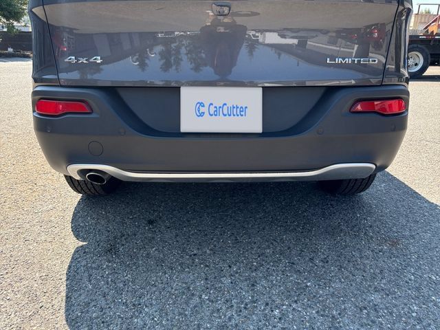 Used 2018 Jeep Cherokee Limited AWD/4WD image 30