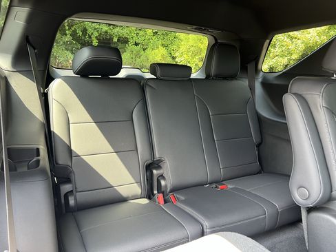 Used 2026 Chevrolet Traverse LT FWD image 60