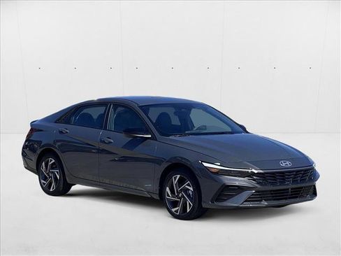 New 2025 Hyundai Elantra SEL image 6