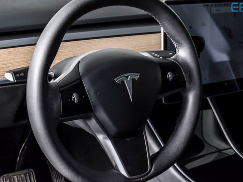Used 2021 Tesla Model Y Long Range image 16