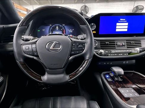 Used 2024 Lexus LS 500 w/ Interior Upgrade Package RWD image 5