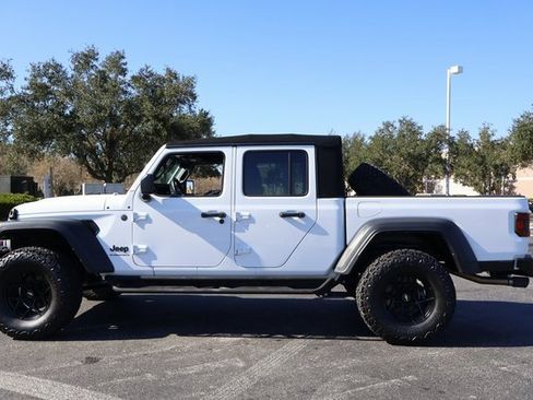 Used 2024 Jeep Gladiator Sport image 4