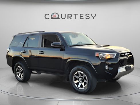 Certified 2023 Toyota 4Runner TRD Off-Road image 7